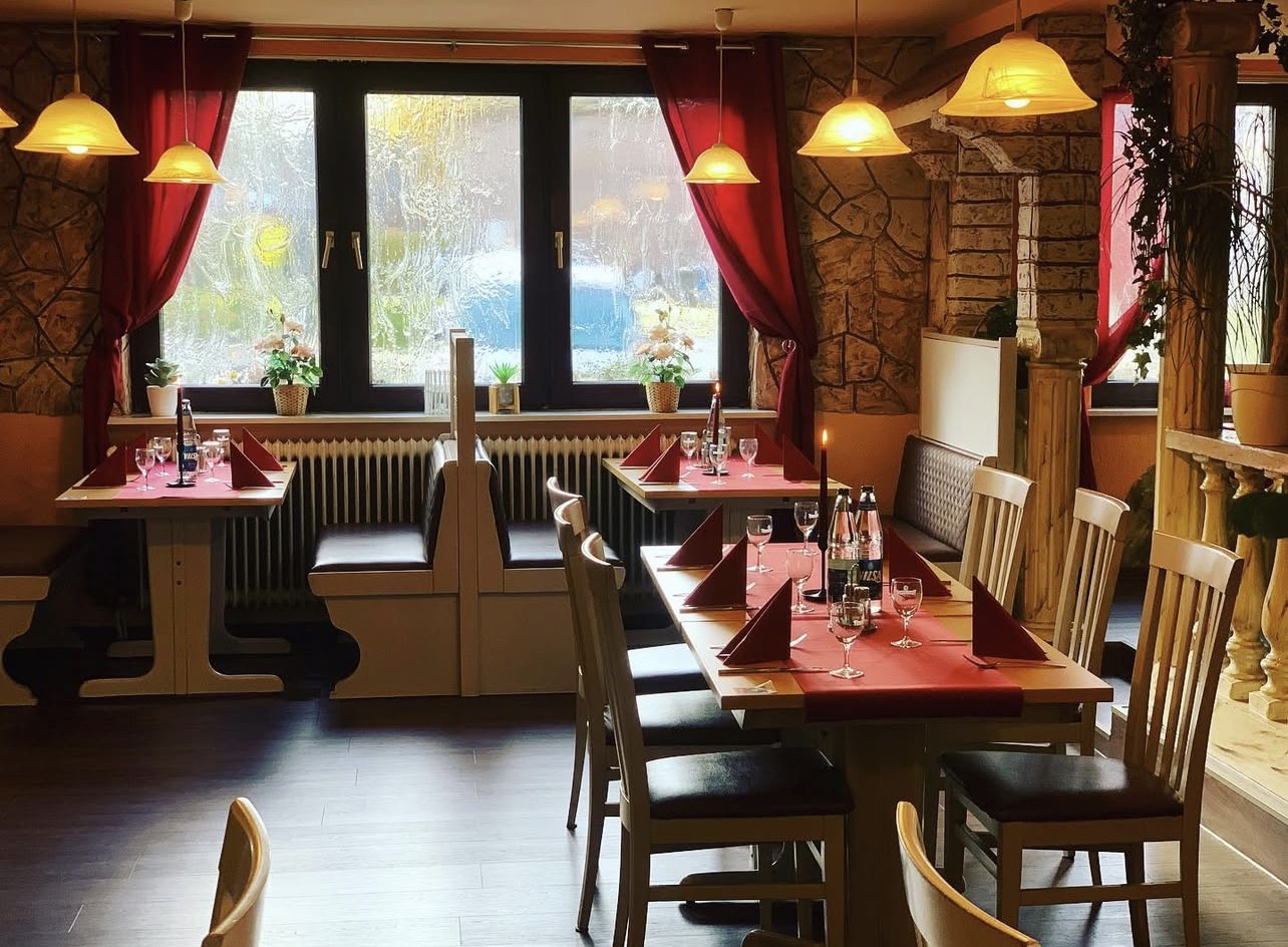 Gemütlicher Gastraum des Restaurants Akropolis